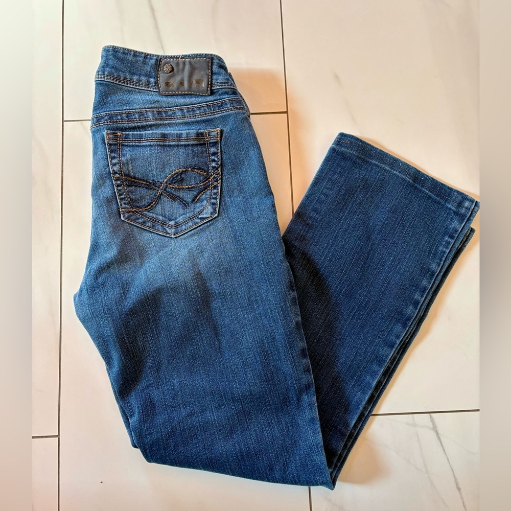 Silver Jeans Women’s Boot Cut Jeans in Medium Blue Denim